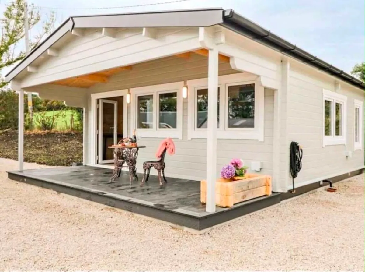 Log cabin - Image 1