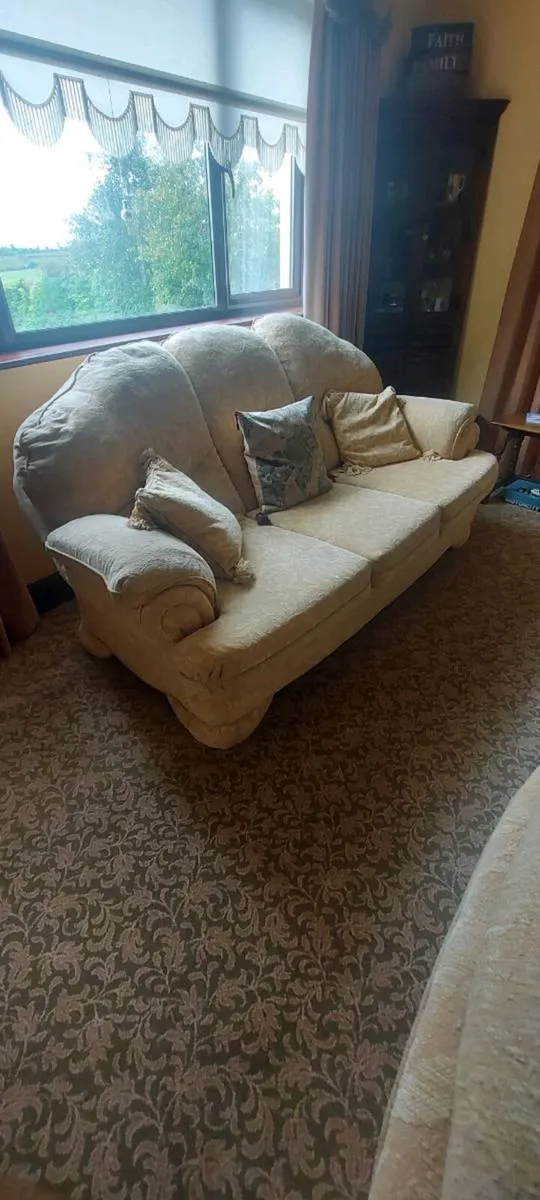 Suite of furniture - Image 2