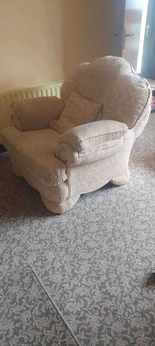 Suite of furniture - Image 3