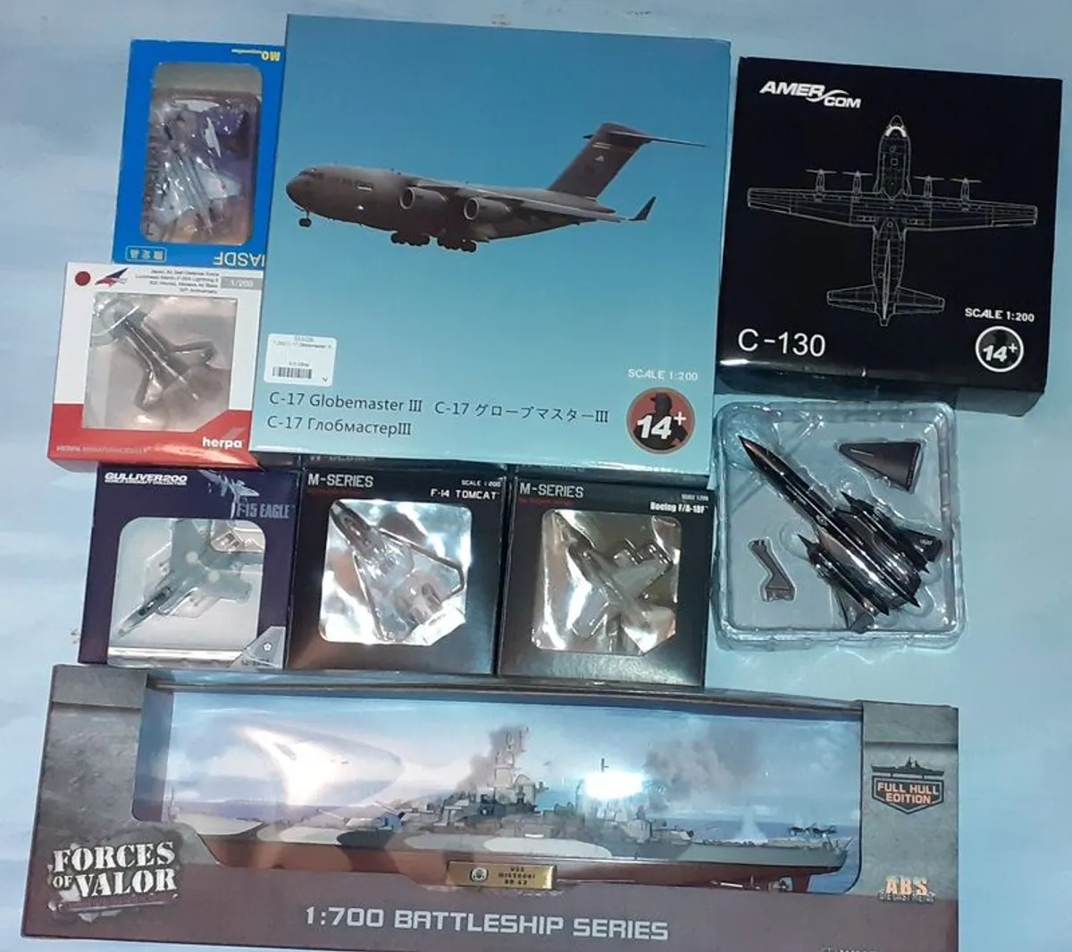 1:200 diecast jet collection and a 1:700 battleship lot - offer 1 euro for pm purposes to buy individually - Image 1