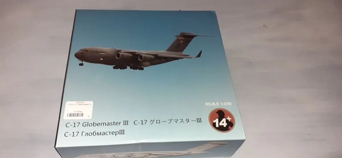 1:200 diecast jet collection and a 1:700 battleship lot - offer 1 euro for pm purposes to buy individually - Image 3