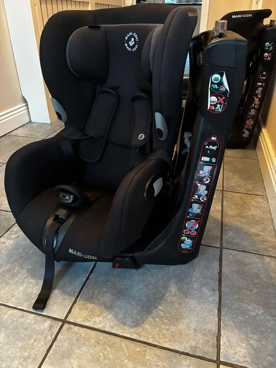 Childrens car seat - Image 1