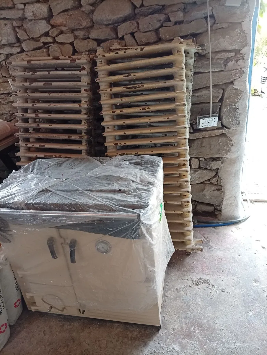 Cast iron radiators, solid fuel range cooker, - Image 2
