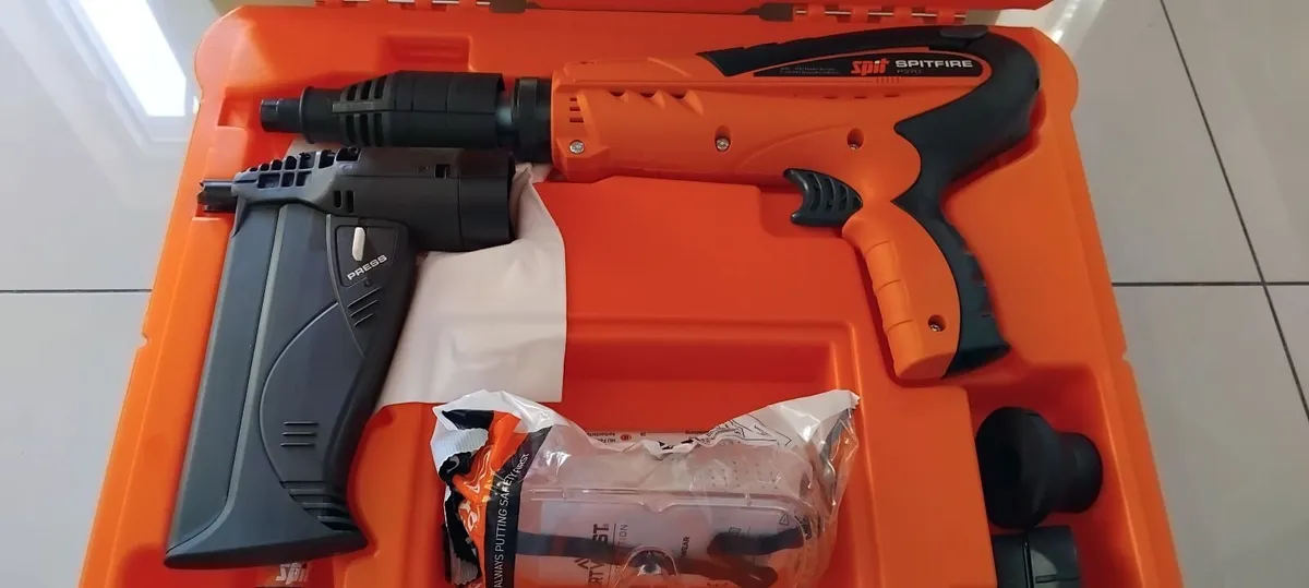 Spit P370 Steel Nail Gun - Image 1