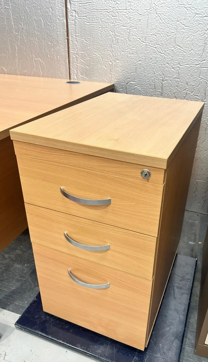 Office Table and chairs - Image 3