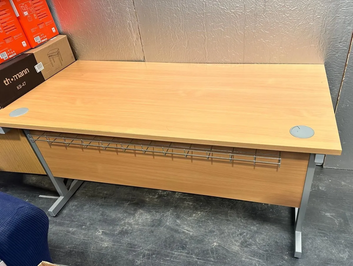 Office Table and chairs - Image 1