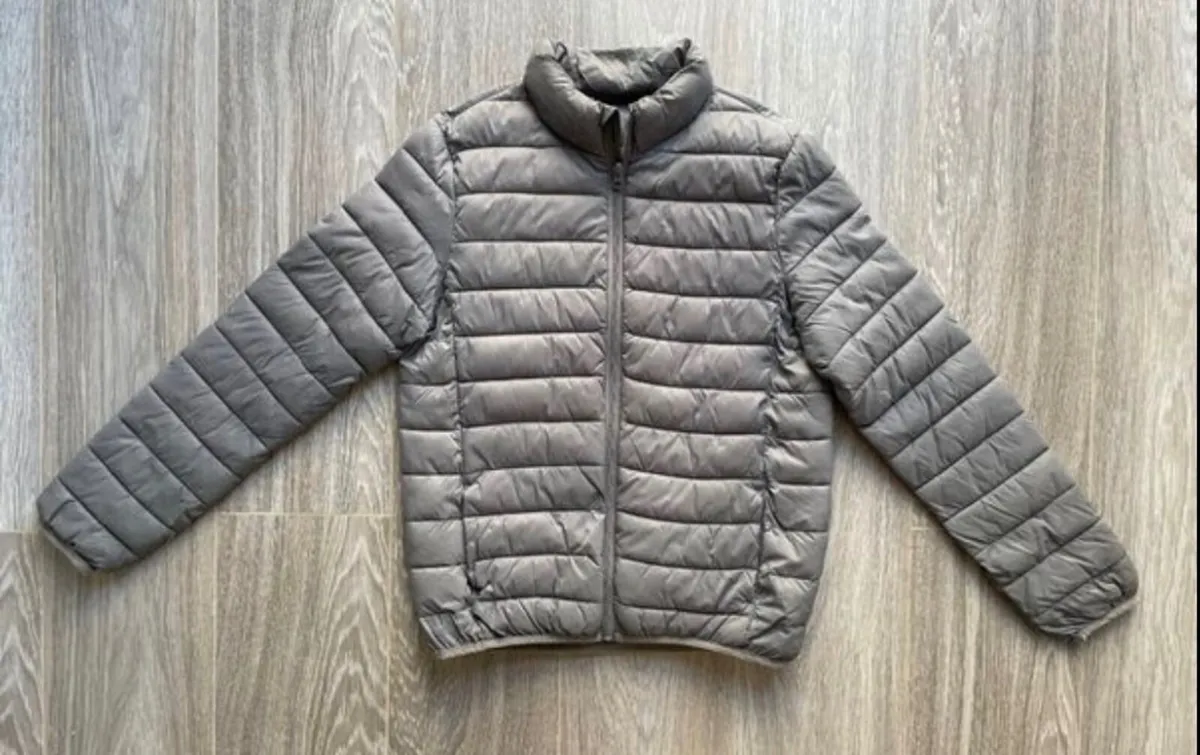 Grey Puffa Jacket: 33-34” (12-13yrs/13-14yrs)