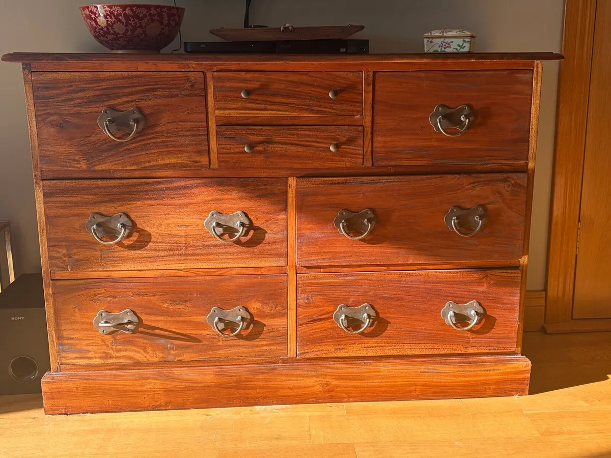 Chest of drawers