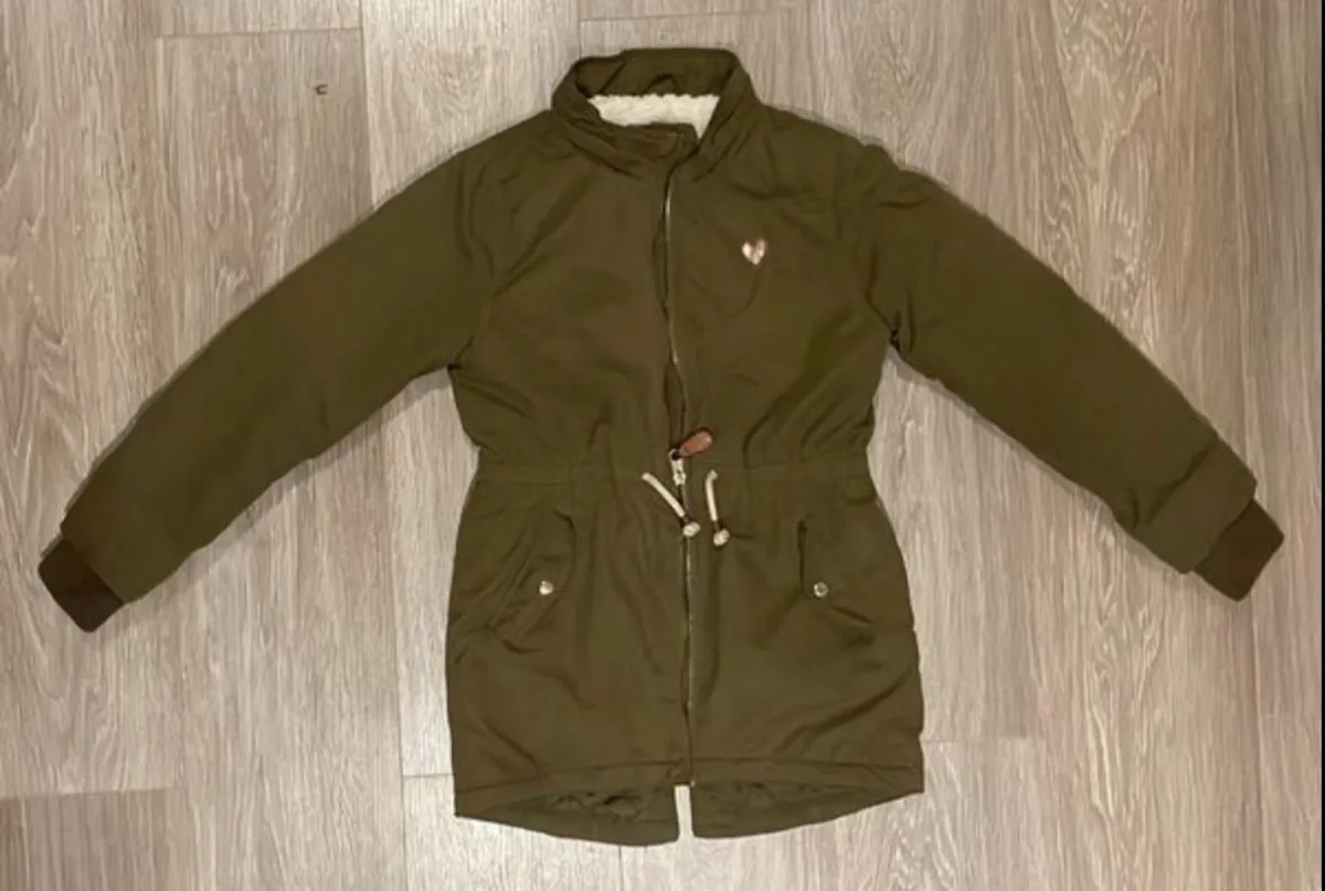 H&M Khaki Girls Winter Coat: 9-10yrs - REDUCED AS - Image 3