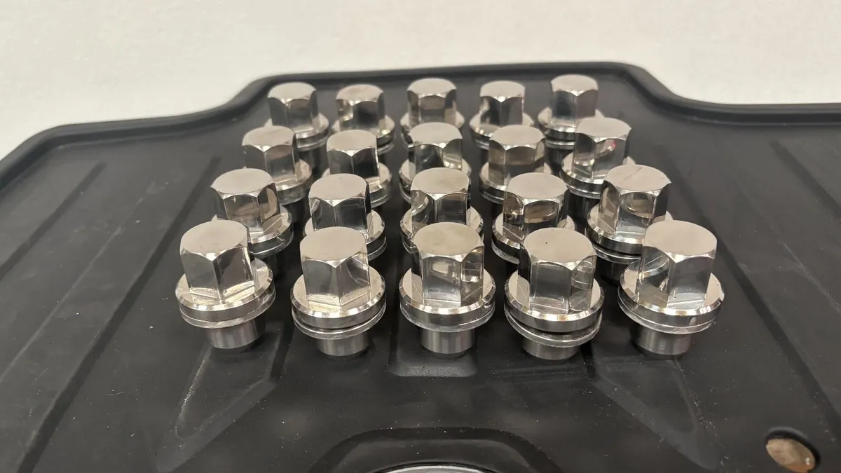 Land Rover Solid Stainless Steel Wheel Nuts x 20 - Image 3