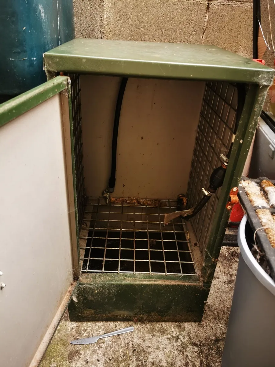 Oil tank - Image 1