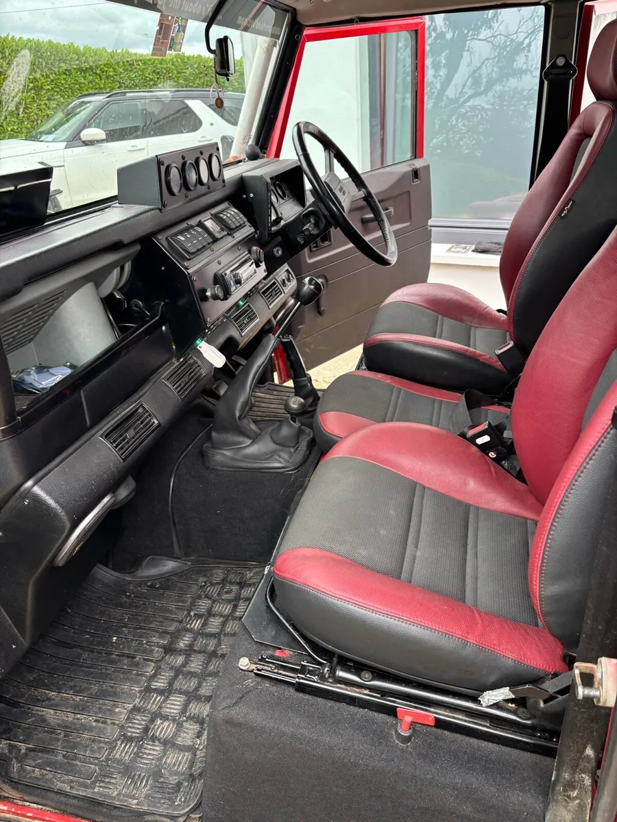 Land Rover - Image 2