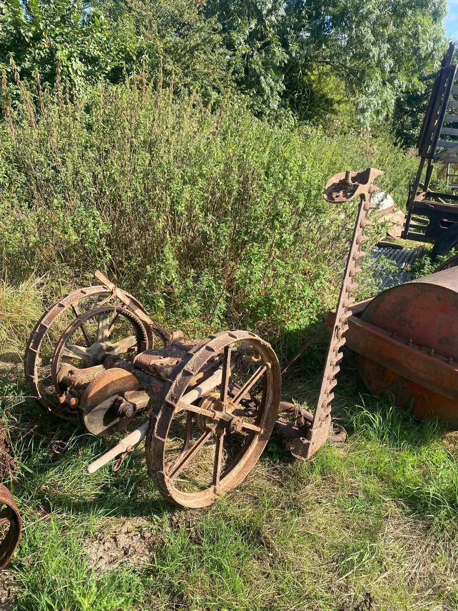 Farm equipment - Image 1
