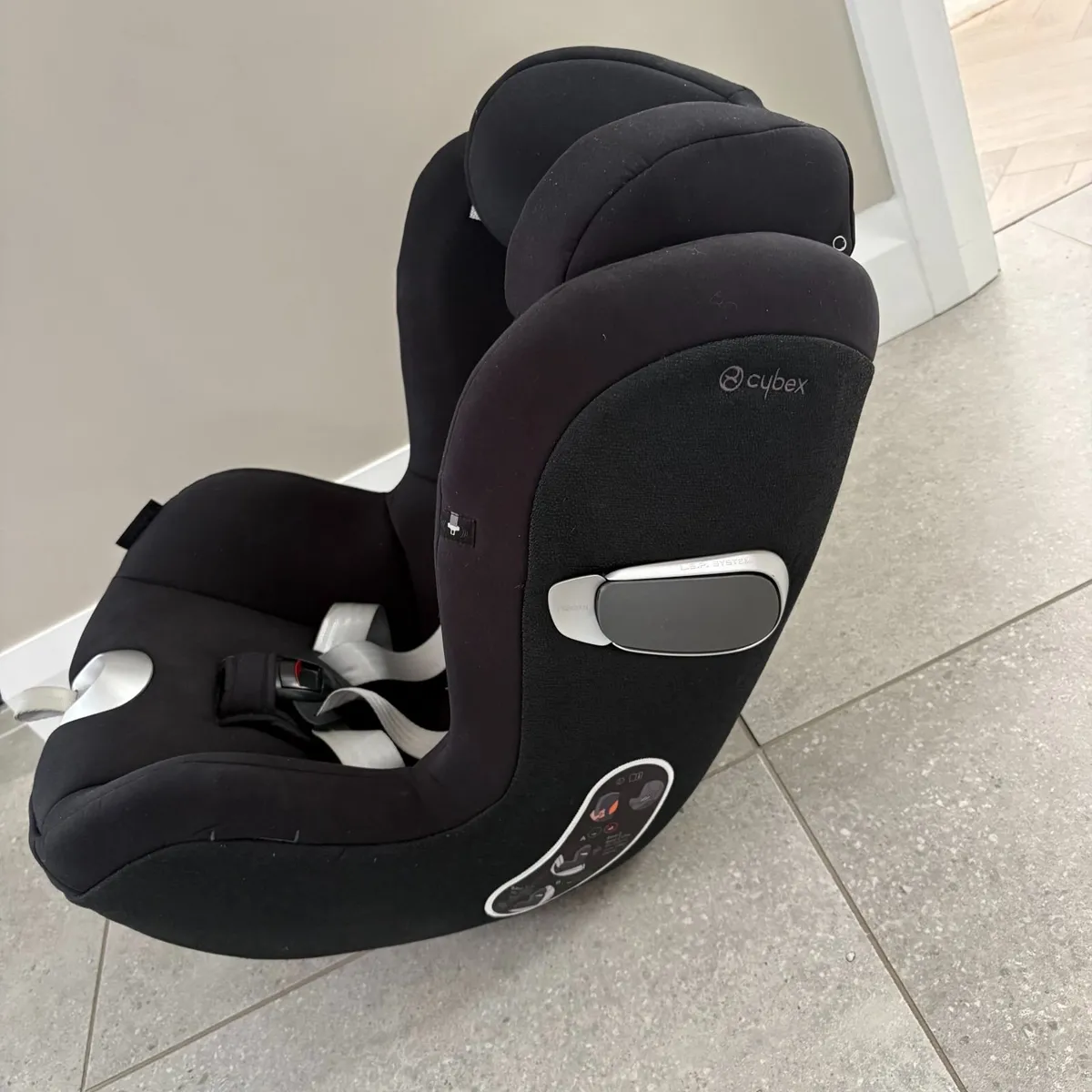 Cybex Sirona Z i-Size Group 0+/1 Car Seat (Black) - Image 2