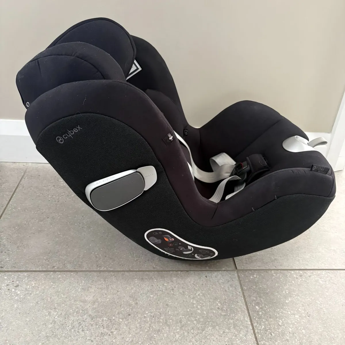 Cybex Sirona Z i-Size Group 0+/1 Car Seat (Black) - Image 3