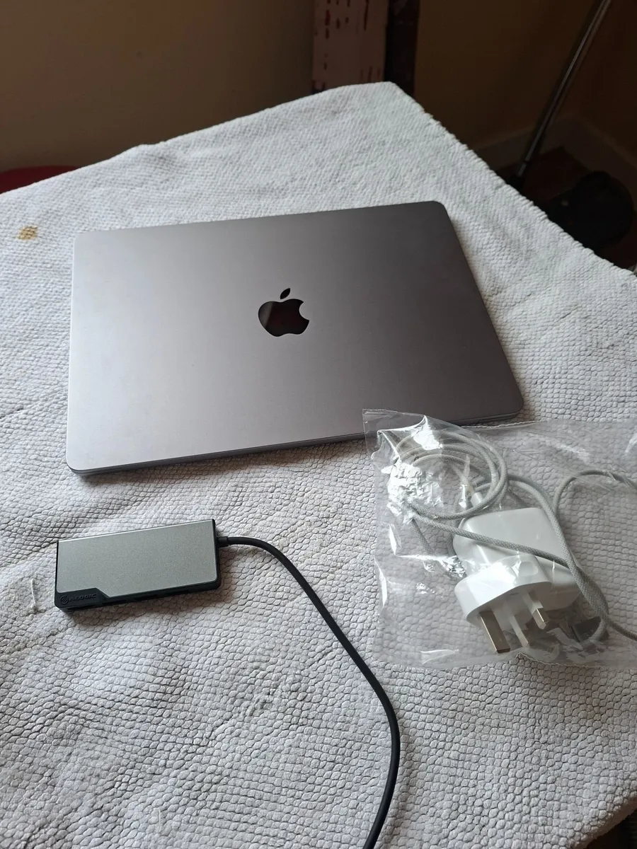 Apple Macbook Air M2 model 2681 - Image 1