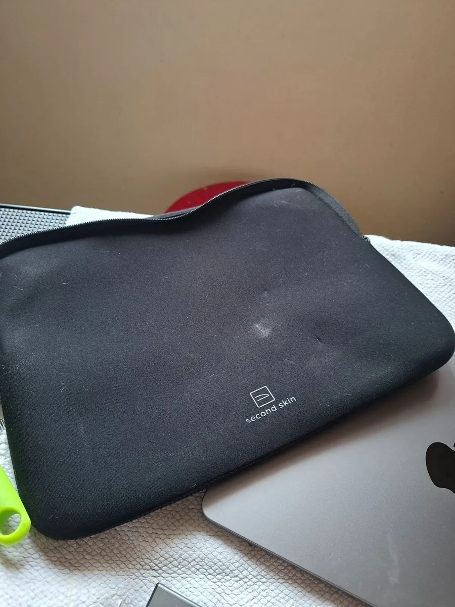 Apple Macbook Air M2 model 2681 - Image 4
