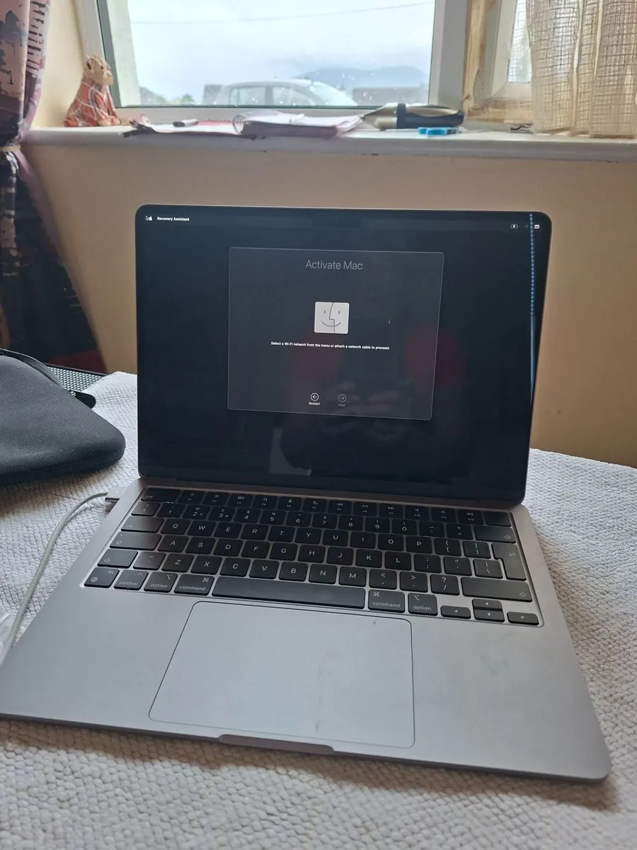 Apple Macbook Air M2 model 2681 - Image 2