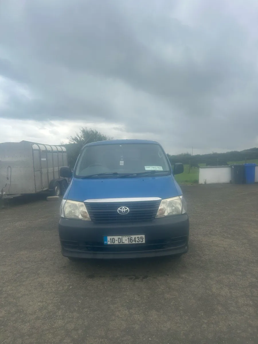 2010 Toyota hiace - Image 2