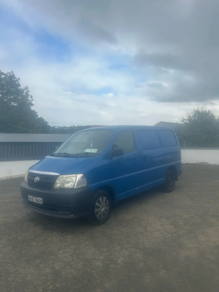 2010 Toyota hiace - Image 3
