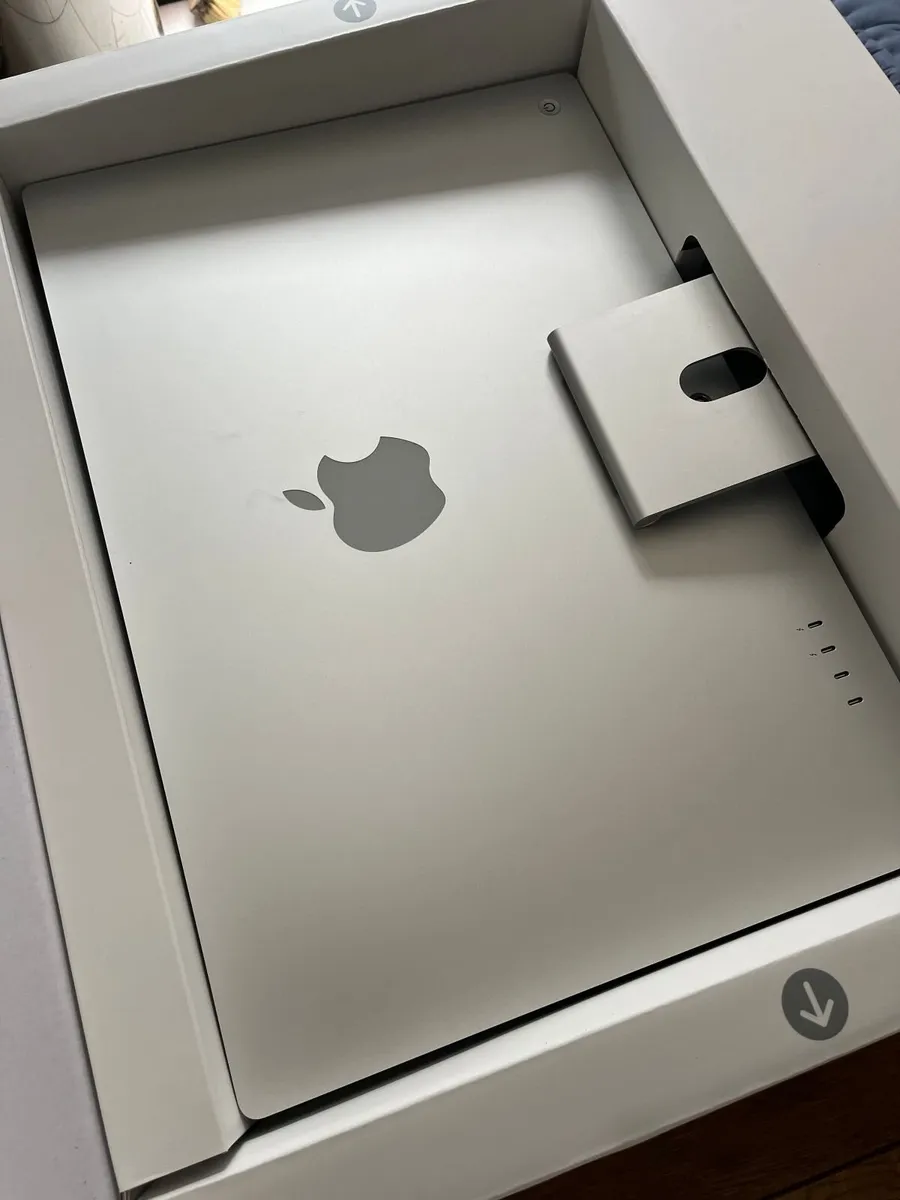 Apple 24” iMac M1 8-Core CPU / 8-Core GPU – Silver - Image 3