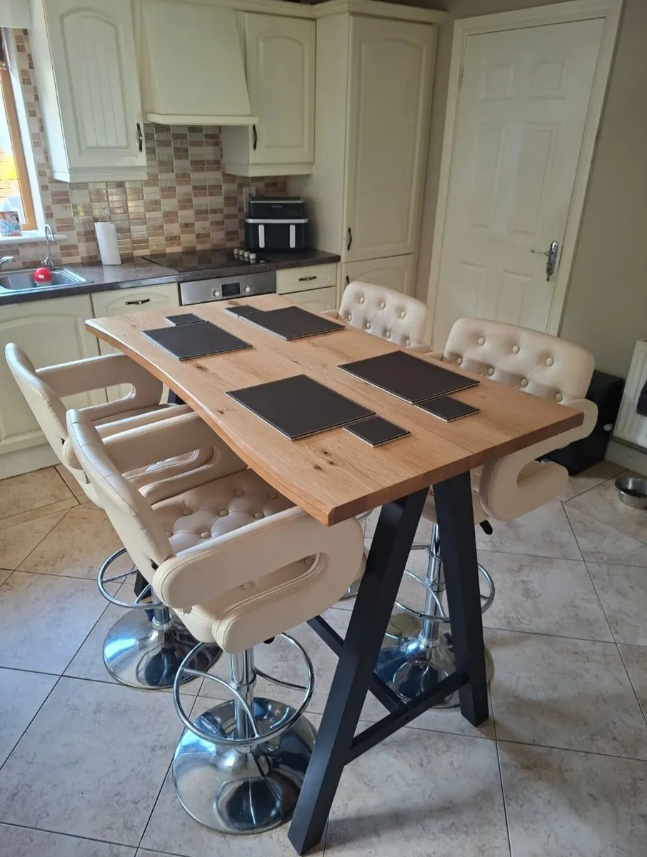 Kitchen table and stools - Image 2