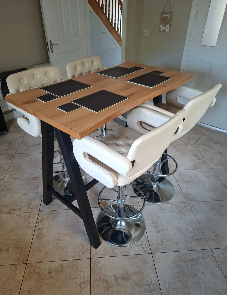 Kitchen table and stools - Image 3