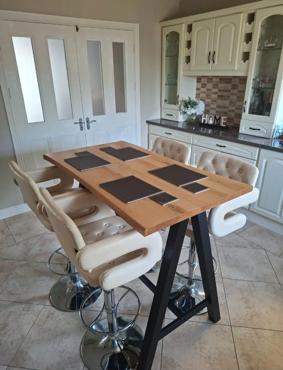 Kitchen table and stools - Image 1
