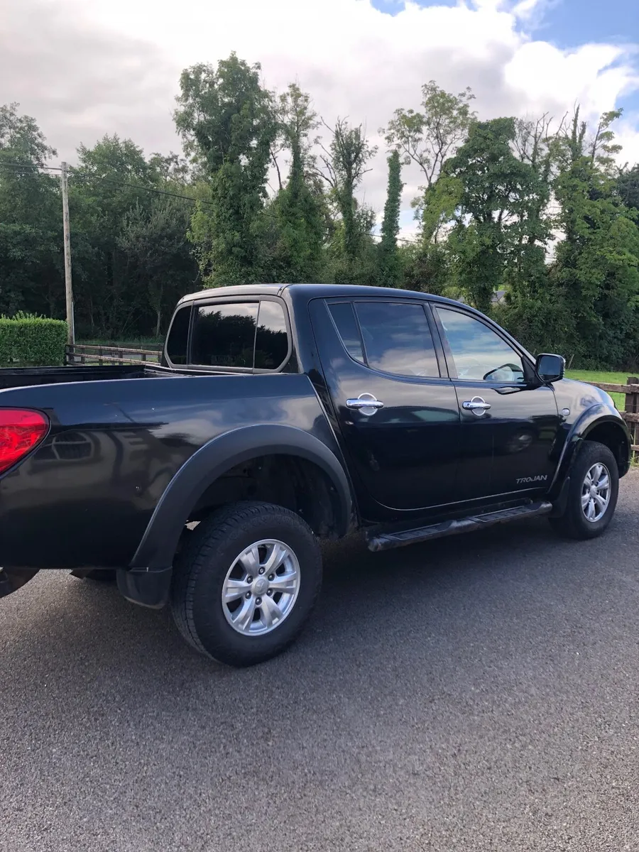 Mitsubishi L200 2011 - Image 1