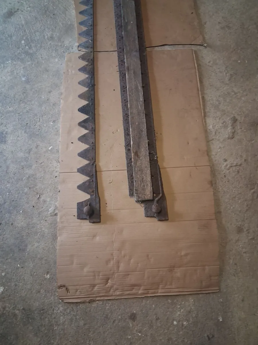 Finger bar knives - Image 1