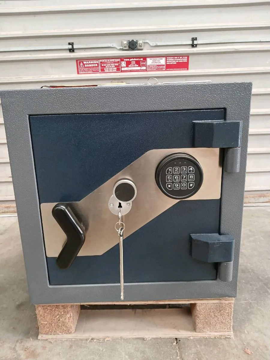 Fireproof high security Safe - Image 1