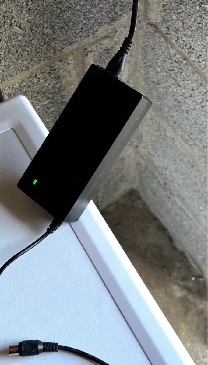 Charger 42V / 2.0A - Image 3