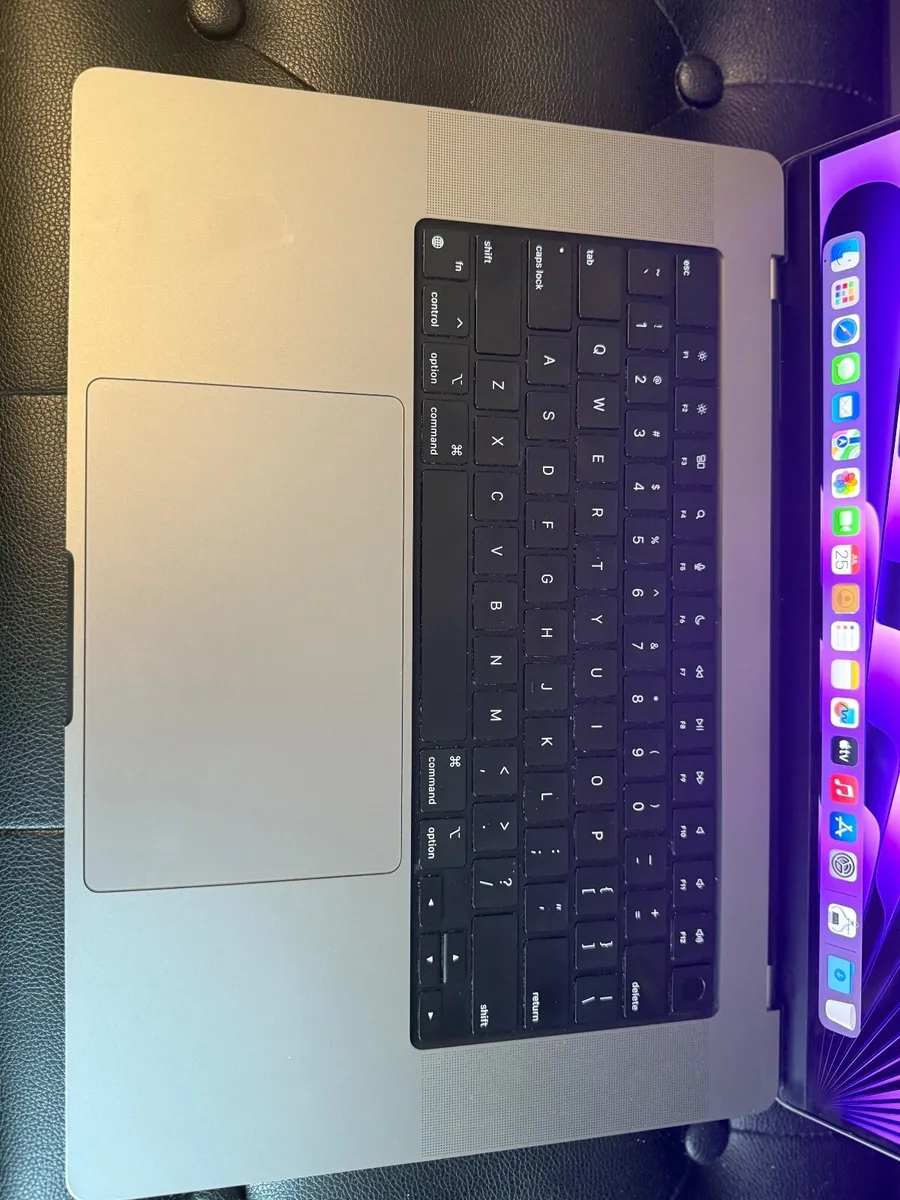 MacBook Pro 16 M1 Pro 2022 32GB/1TBSSD/345c - Image 2