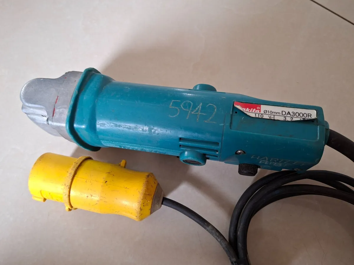 Makita DA3000R 10mm Angle Drill 110v - Image 3