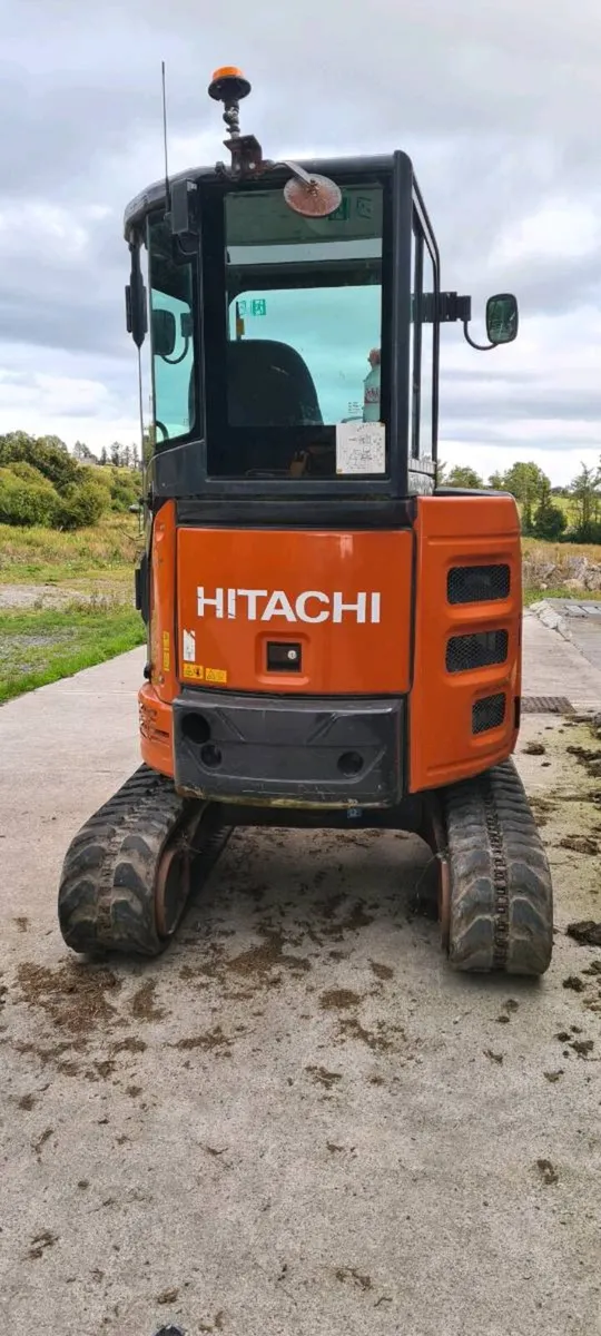 Hitachi Zx26u-6 mini digger - Image 2