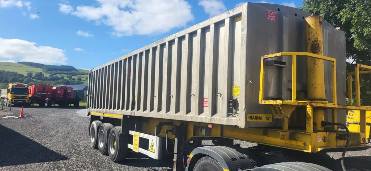 Tipping trailer - Image 1