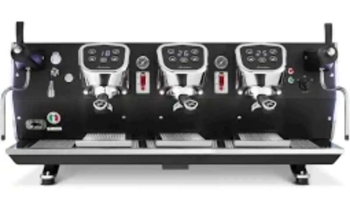 AVIATOR 3-GROUP COFFEE MACHINE - Image 1