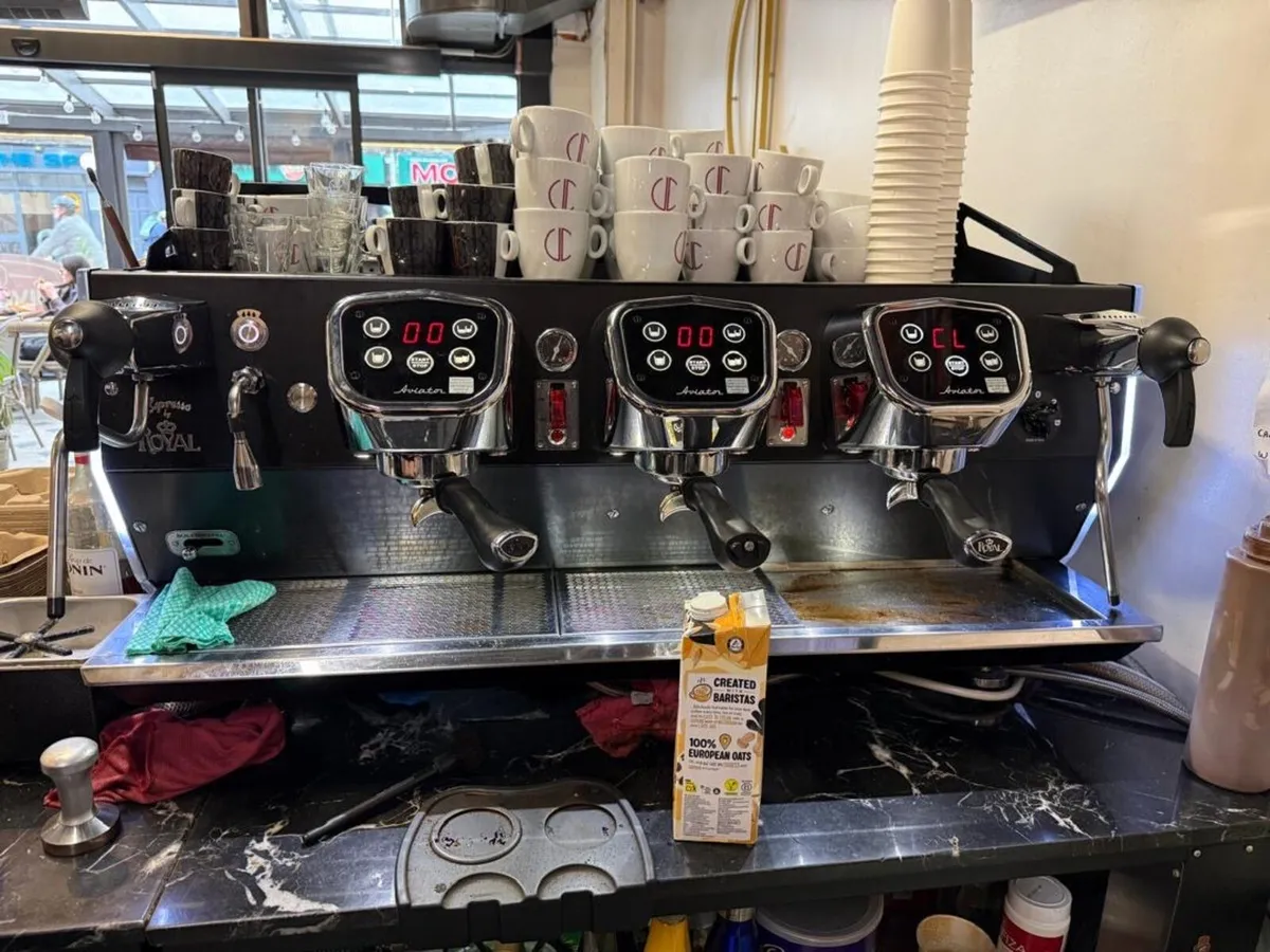 AVIATOR 3-GROUP COFFEE MACHINE - Image 2