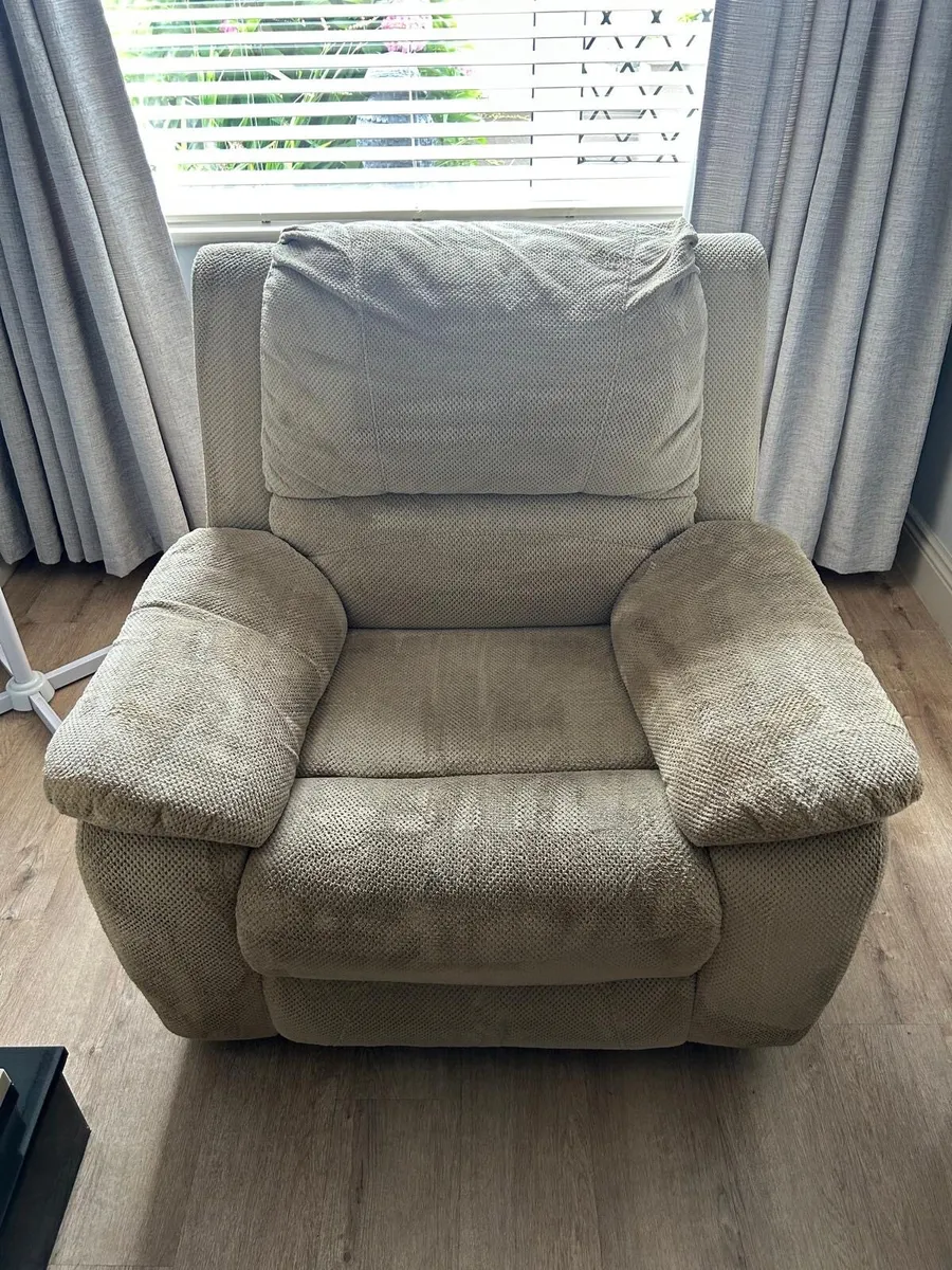 Three seater couch and two armchairs - Image 2