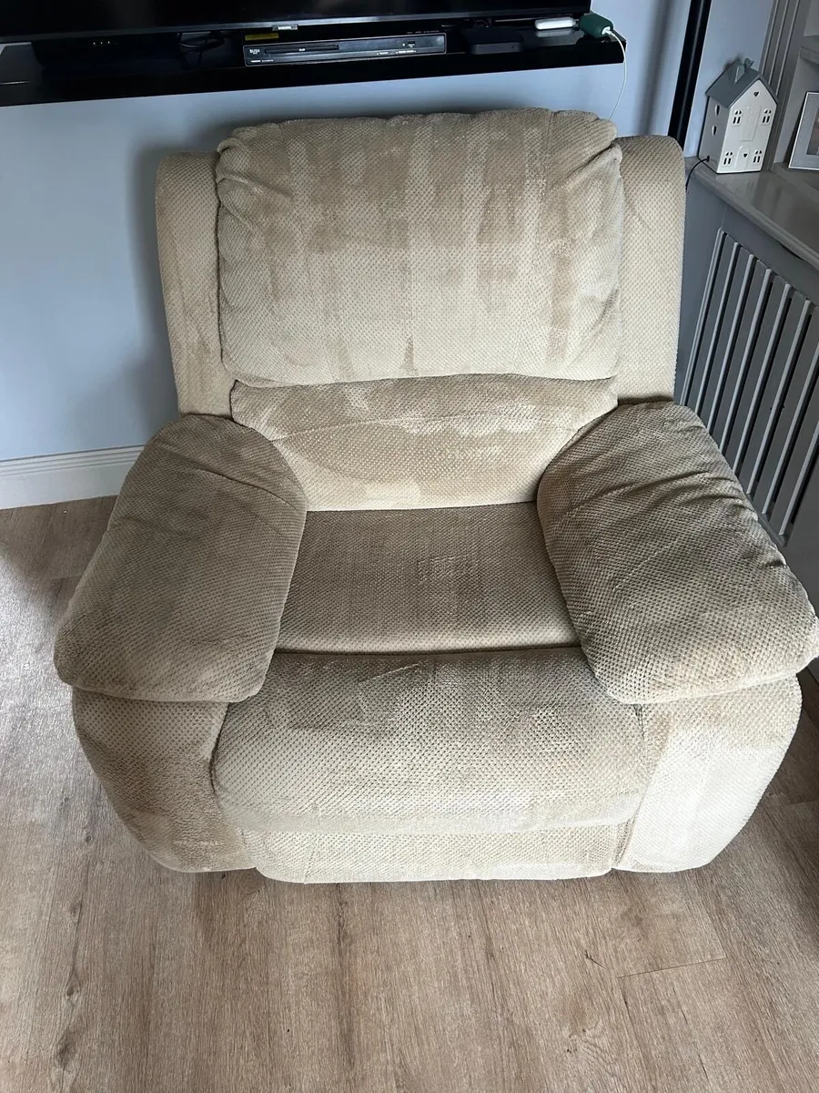 Three seater couch and two armchairs - Image 3