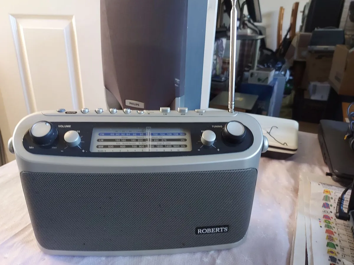 ROBERTS Classic 928, 3 Band Portable Radio - Image 2