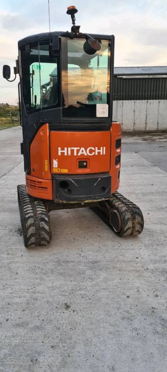 Hitachi Zx26u-6 mini digger - Image 3