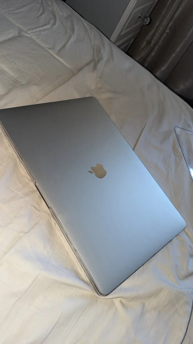 Macbook Pro 16” 2019 touchbar - Image 1