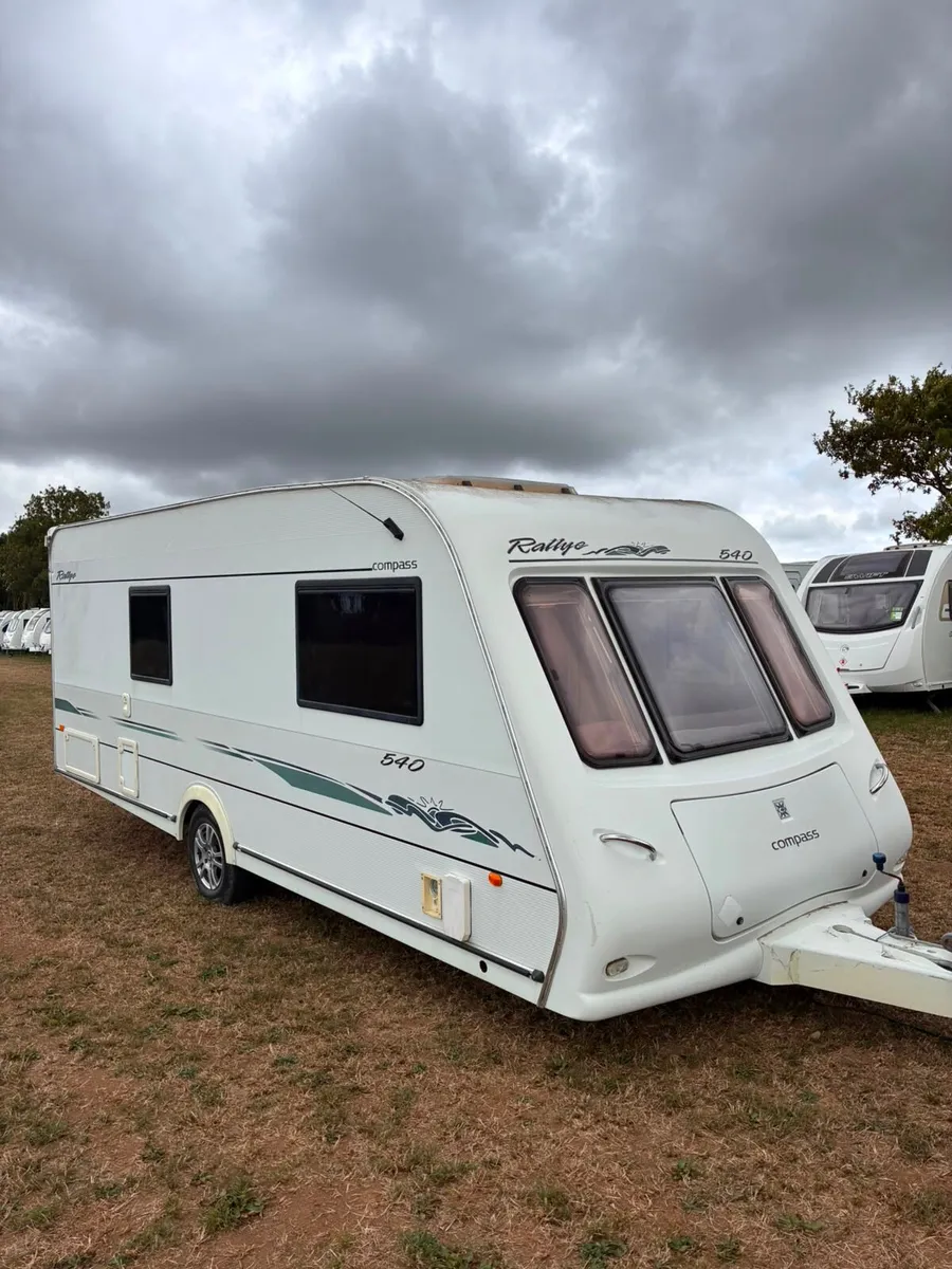 Beautiful little Fixed bed van - Image 2