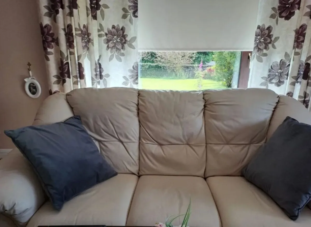 Leather couch - Image 2