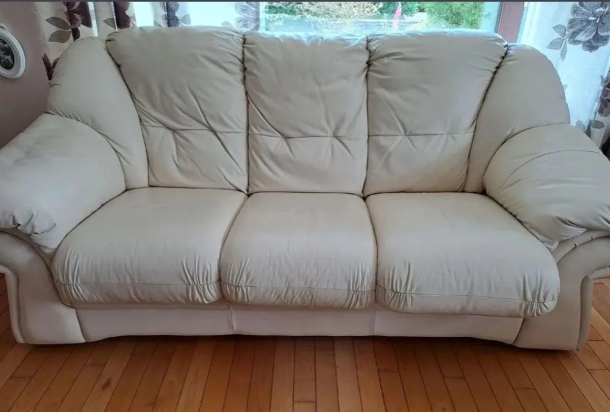 Leather couch - Image 4