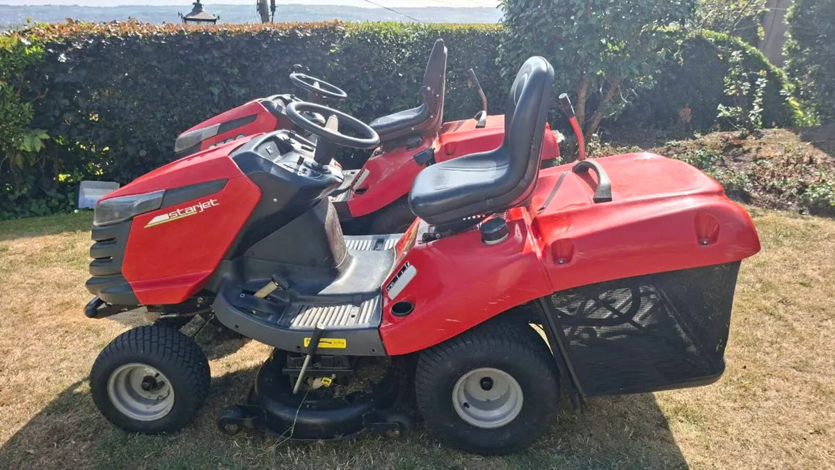 Ride -on mower. - Image 2