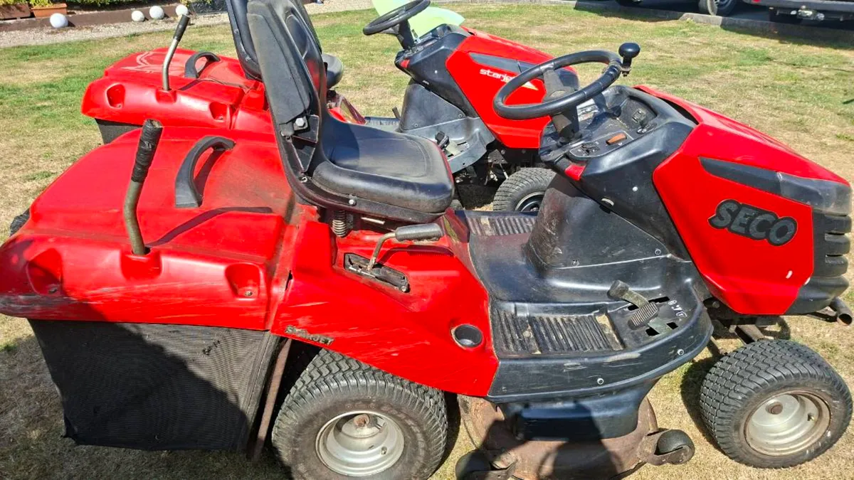 Ride -on mower. - Image 3