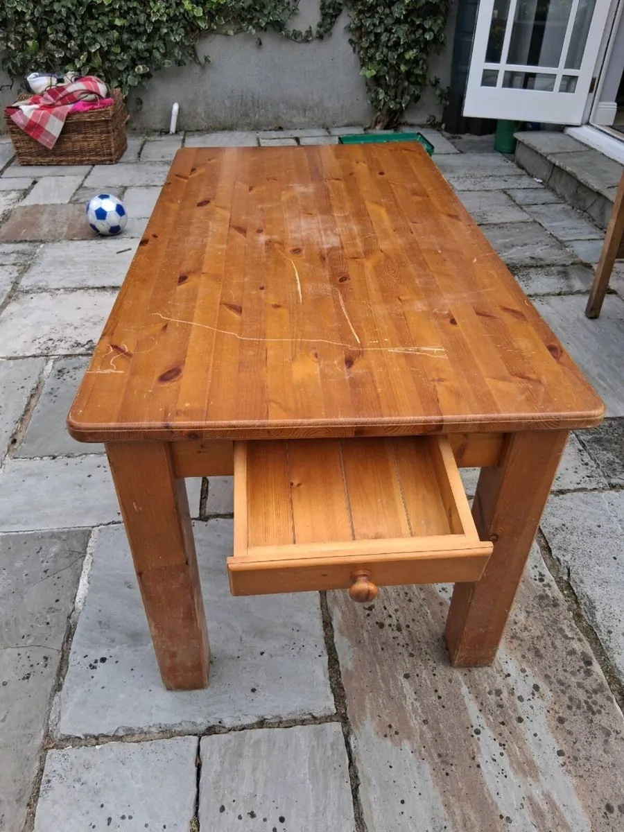 Kitchen table 5 foot long by 32 inches wide - Image 1