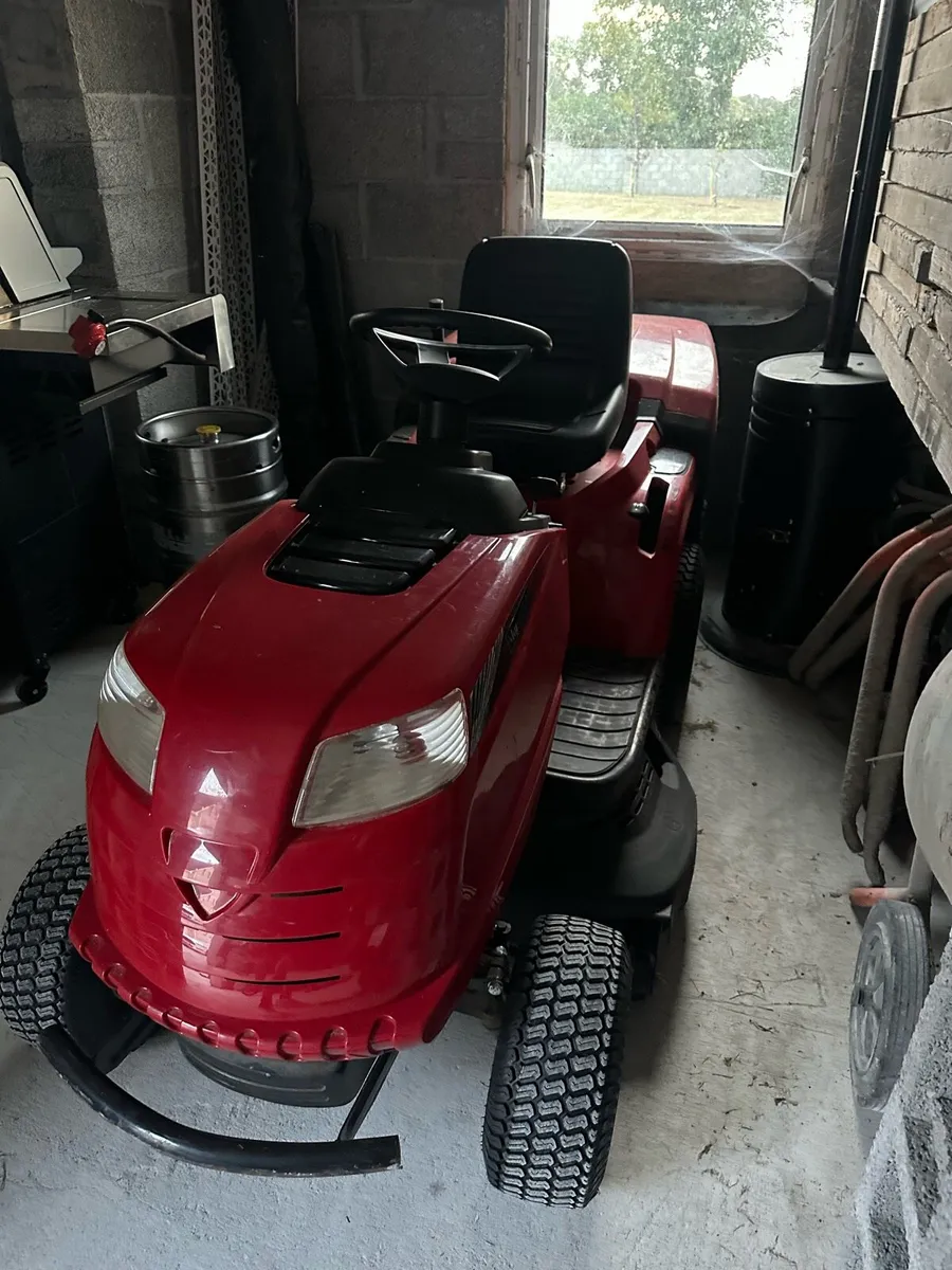 Ride on lawnmower - Image 1